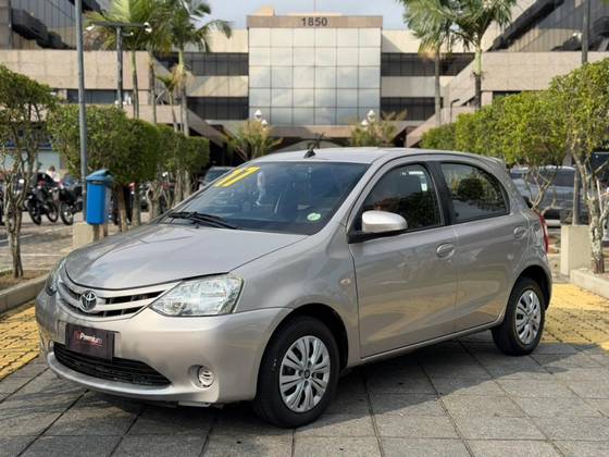TOYOTA ETIOS 1.5 XS 16V FLEX 4P AUTOMÁTICO TOYOTA ETIOS 1.5 XS 16V FLEX 4P AUTOMÁTICO
